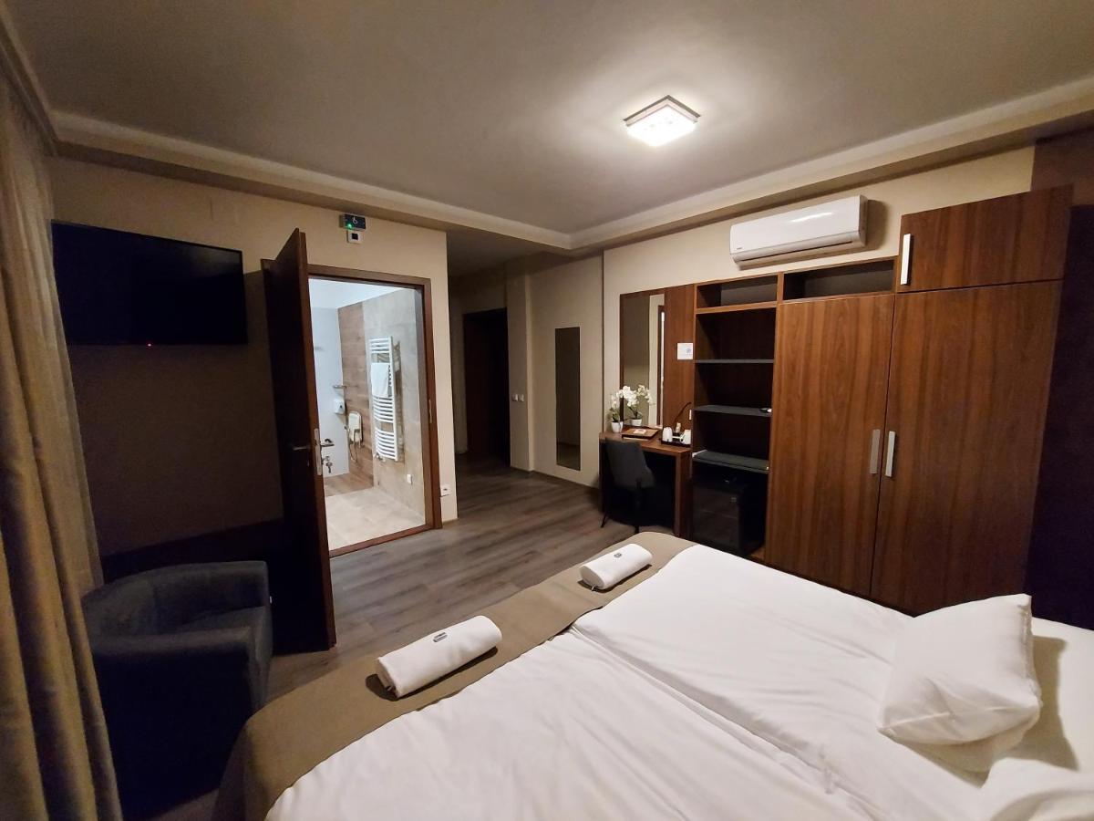 Ven Diofa De Lux Panzio Bed & Breakfast Szeged Exterior photo